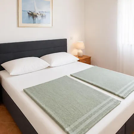 Appartement 2 Bedroom Awesome In *
